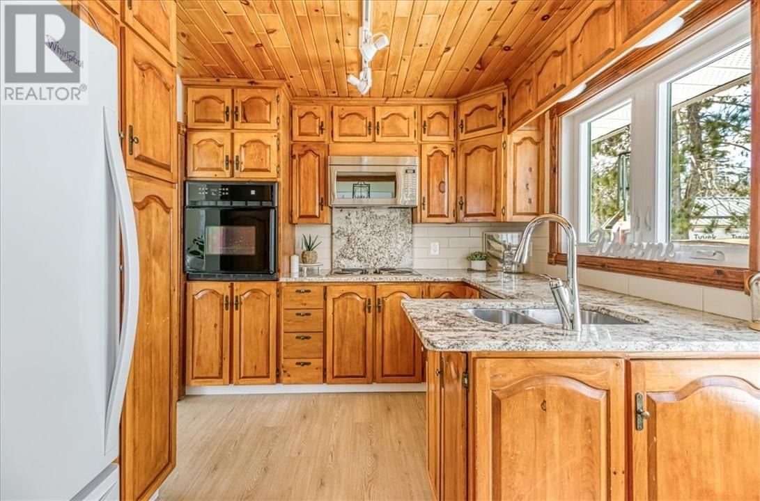 138 RIVERSIDE DRIVE Image 8