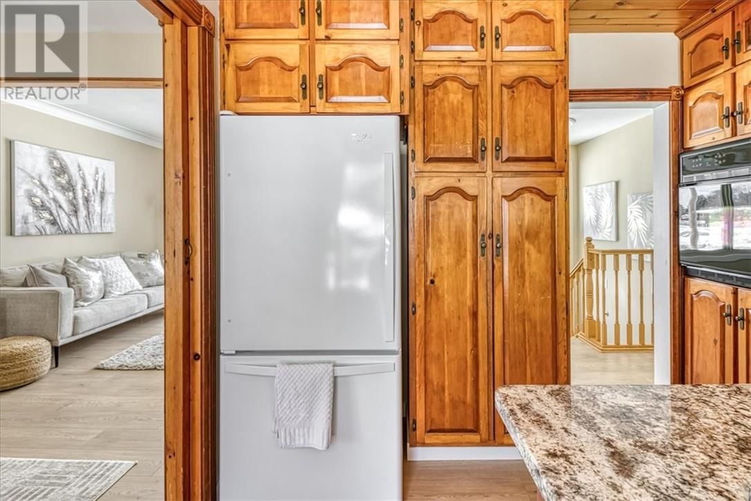 138 RIVERSIDE DRIVE Image 9