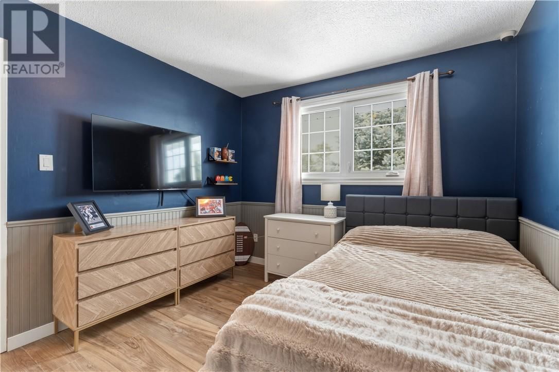 18 BEECH CRESCENT Image 11