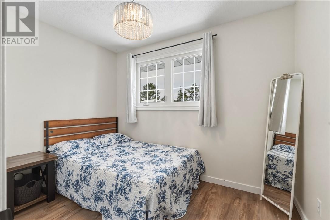 18 BEECH CRESCENT Image 12