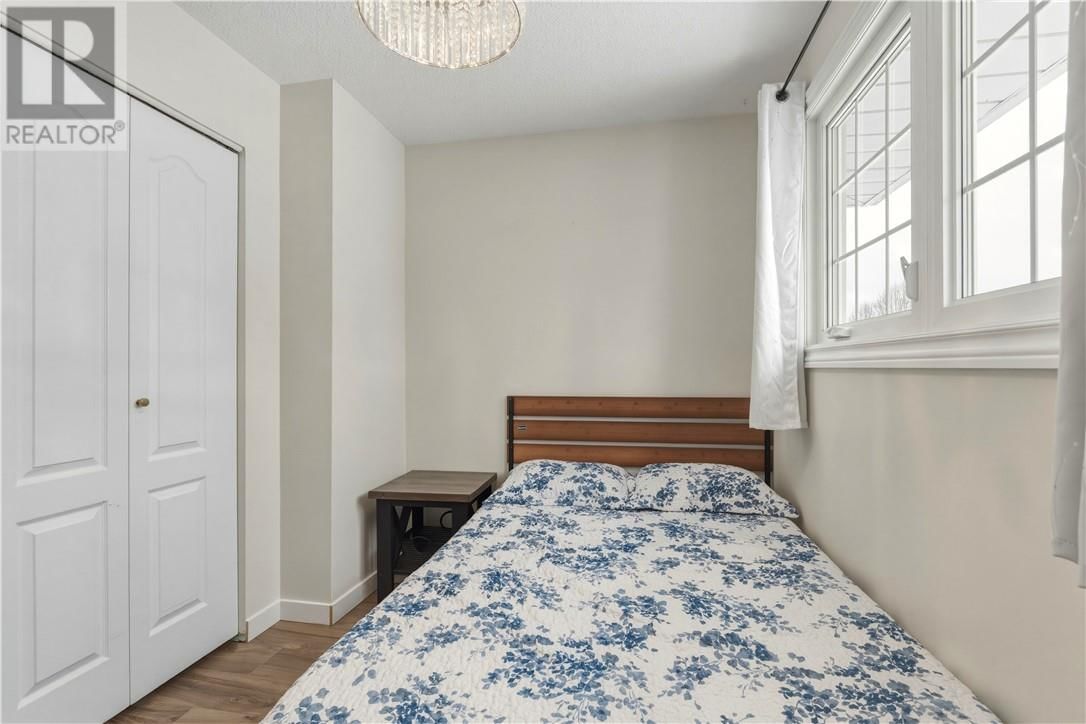 18 BEECH CRESCENT Image 13