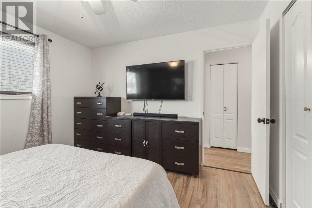 18 BEECH CRESCENT Image 15