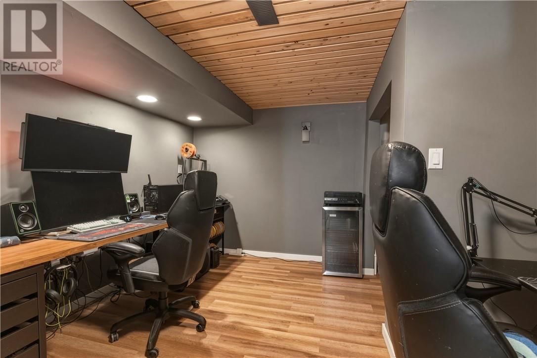 18 BEECH CRESCENT Image 22