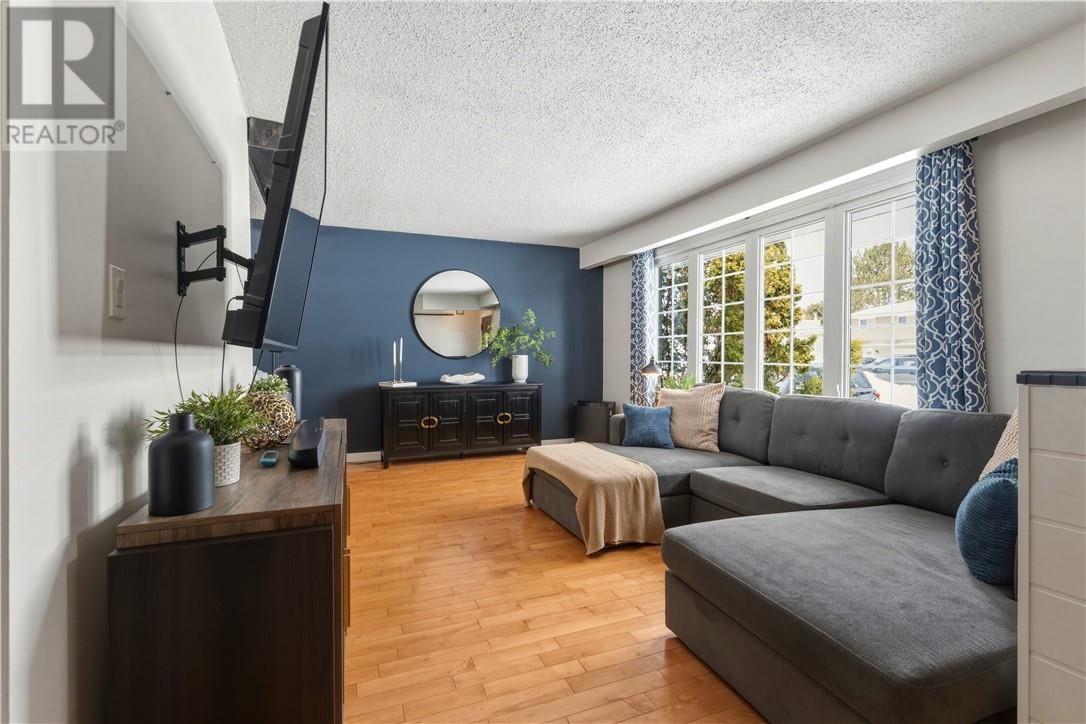 18 BEECH CRESCENT Image 4