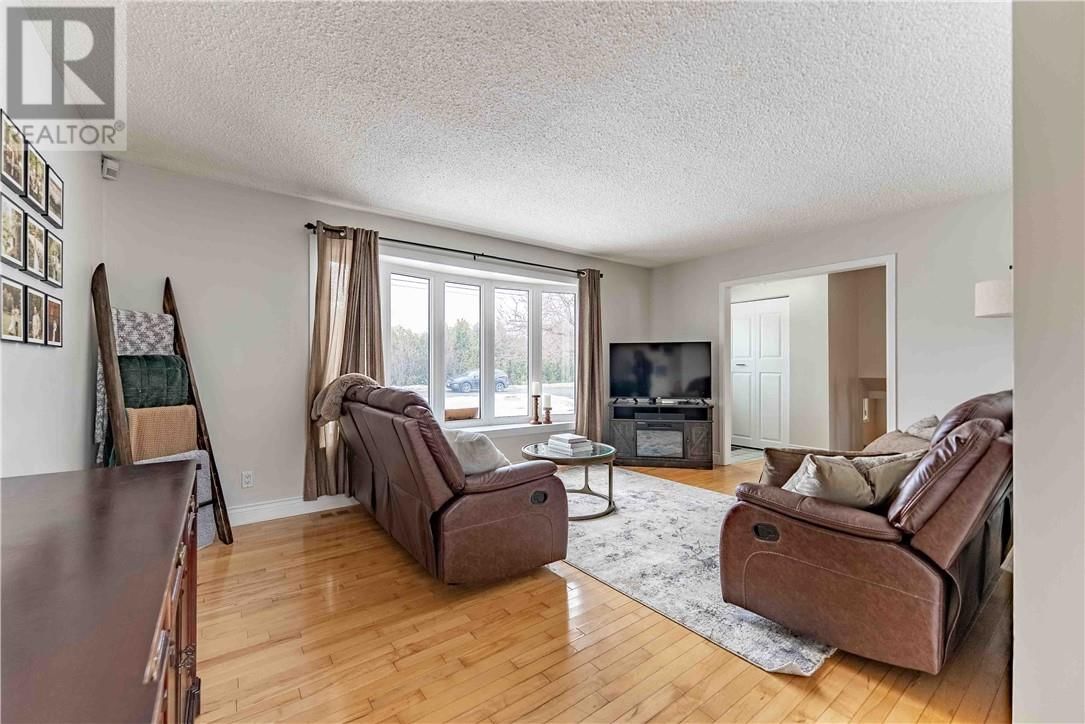 195 RAYSIDE AVENUE Image 10