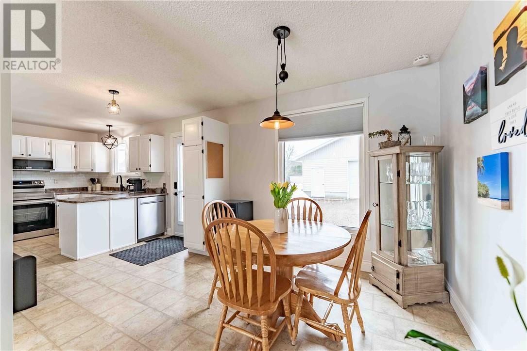 195 RAYSIDE AVENUE Image 11