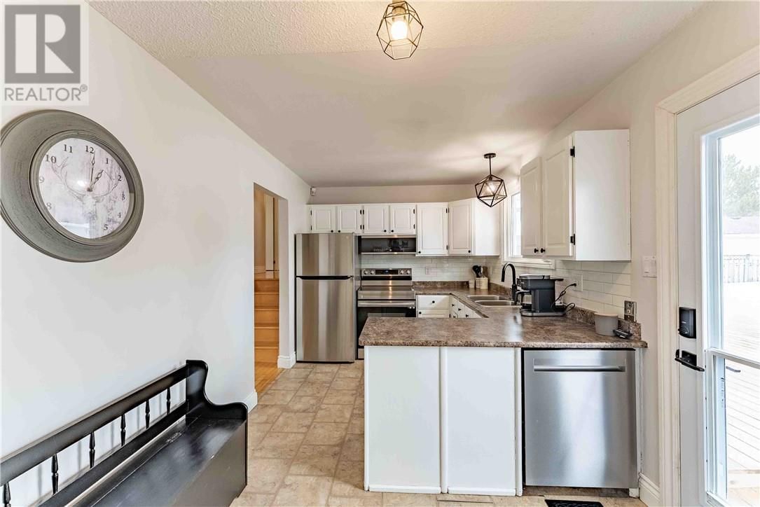 195 RAYSIDE AVENUE Image 14