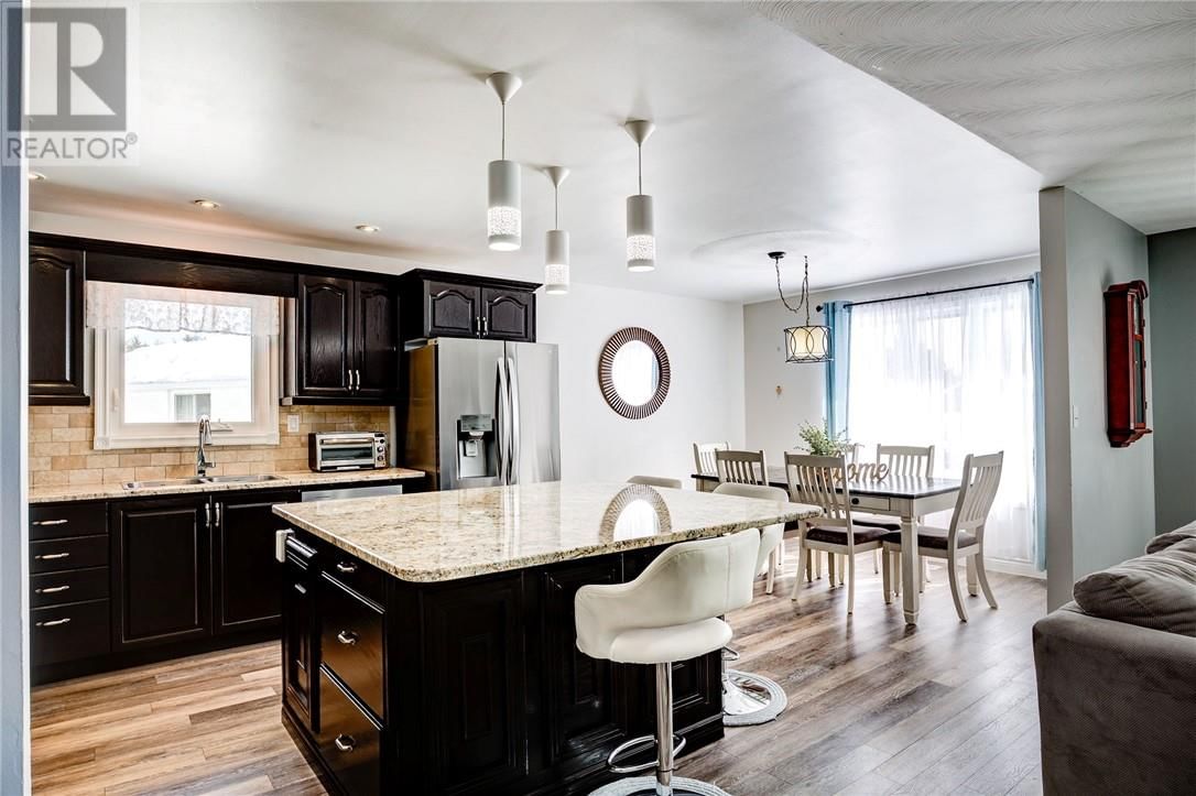 41 OAK STREET Image 10