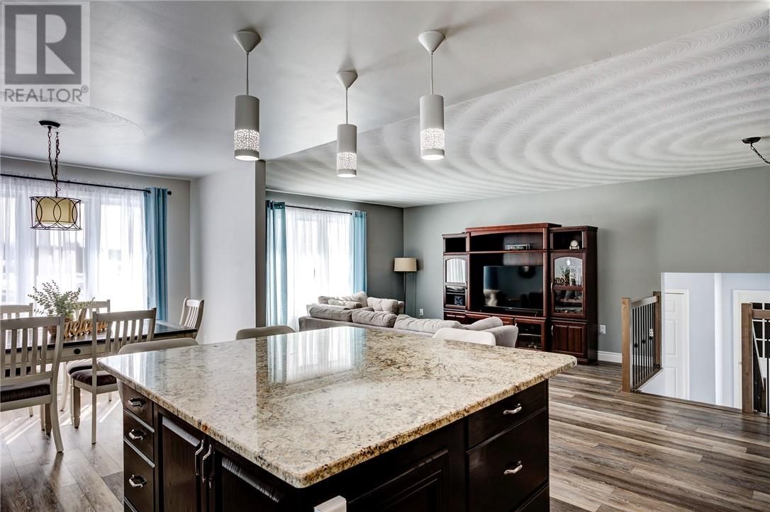 41 OAK STREET Image 12