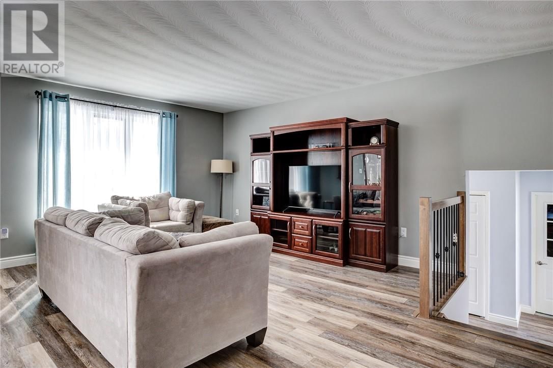 41 OAK STREET Image 14