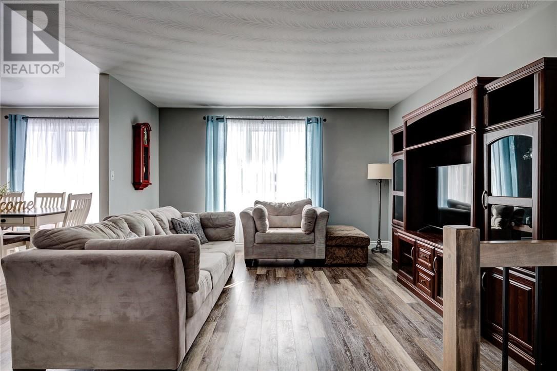 41 OAK STREET Image 15