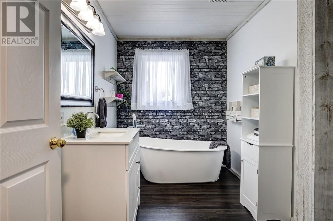 41 OAK STREET Image 17