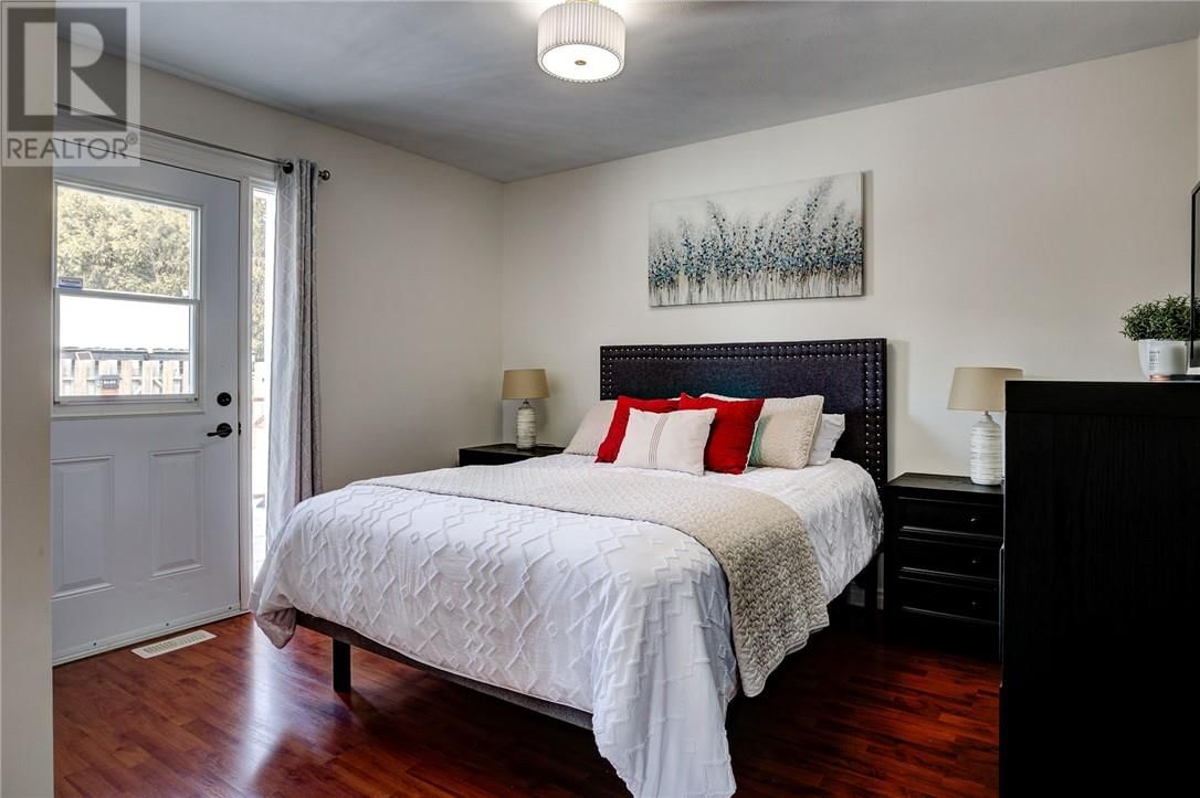 41 OAK STREET Image 18