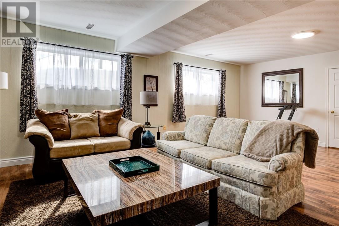 41 OAK STREET Image 23