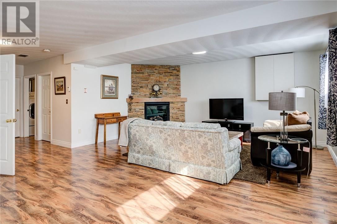 41 OAK STREET Image 25