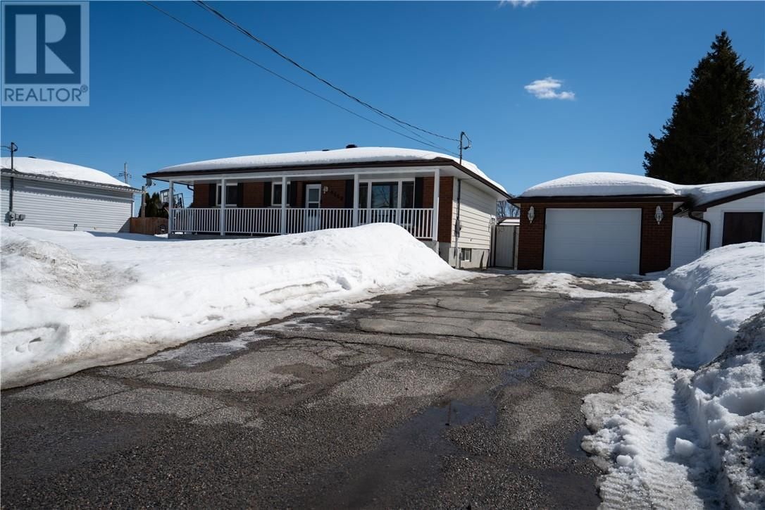 4468 HAMILTON CRESCENT Image 1