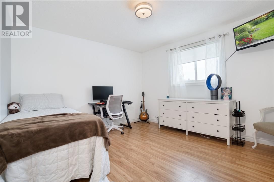 4468 HAMILTON CRESCENT Image 12