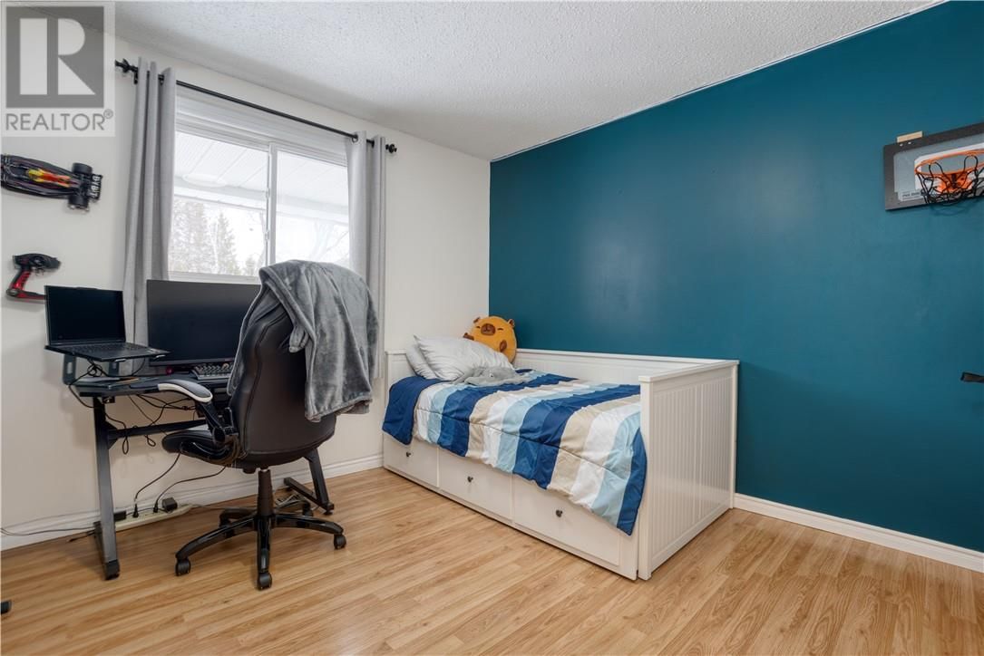 4468 HAMILTON CRESCENT Image 14