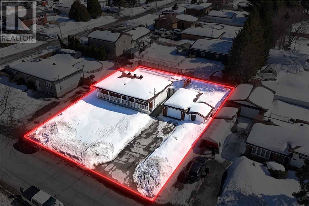 4468 HAMILTON CRESCENT Image 2