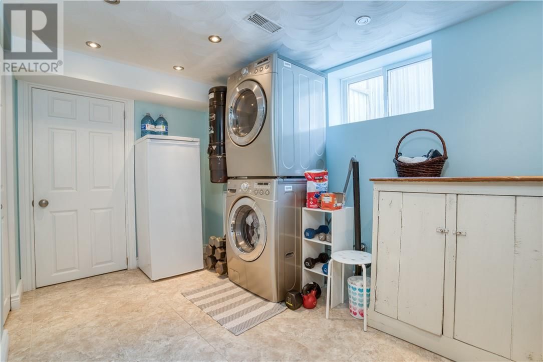 4468 HAMILTON CRESCENT Image 21