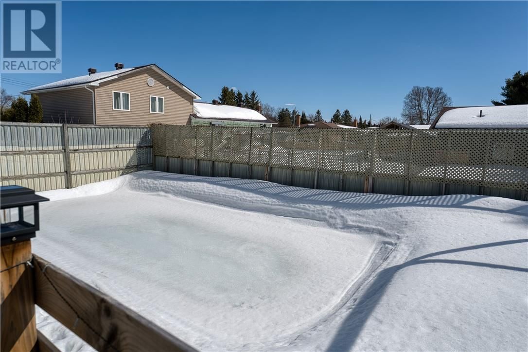 4468 HAMILTON CRESCENT Image 23