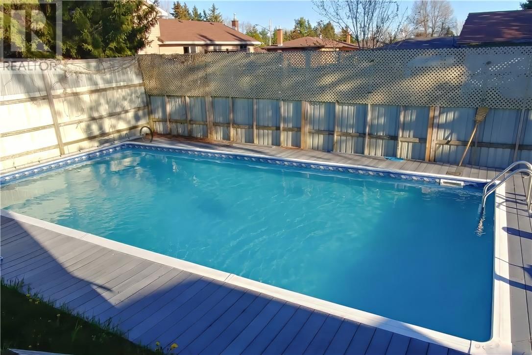 4468 HAMILTON CRESCENT Image 24