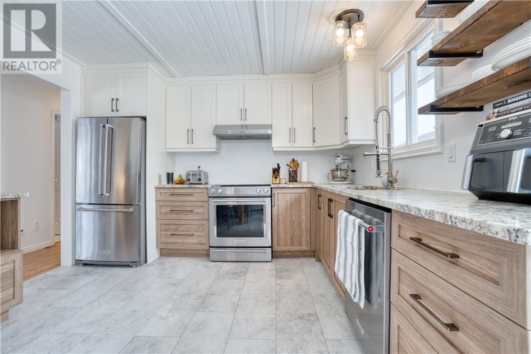 4468 HAMILTON CRESCENT Image 3