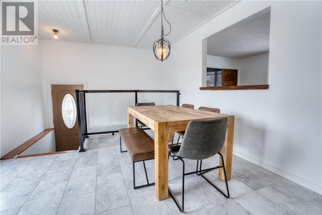 4468 HAMILTON CRESCENT Image 5