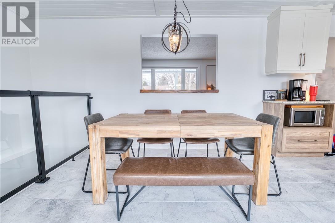 4468 HAMILTON CRESCENT Image 6