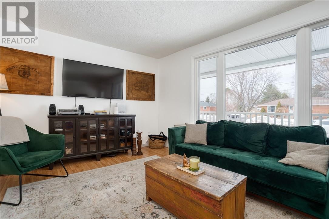 4468 HAMILTON CRESCENT Image 9