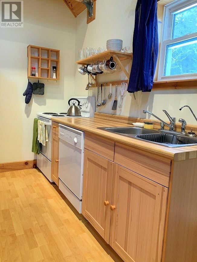 642 WATER STREET Image 16