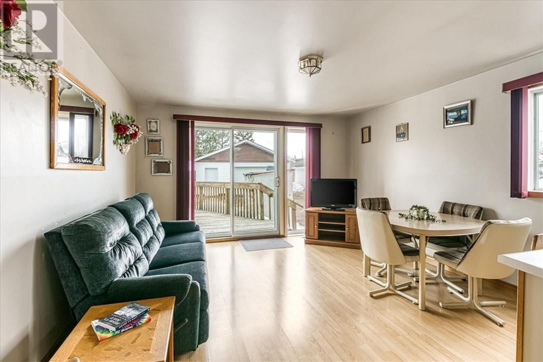 29 ARLINGTON DRIVE Image 13