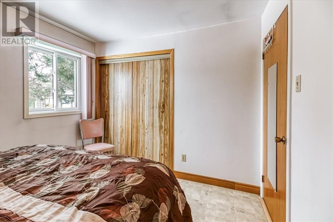 29 ARLINGTON DRIVE Image 16