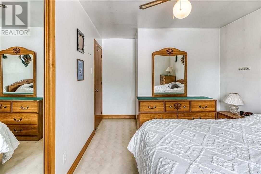 29 ARLINGTON DRIVE Image 18