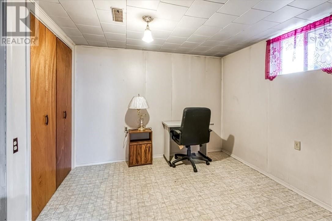 29 ARLINGTON DRIVE Image 24