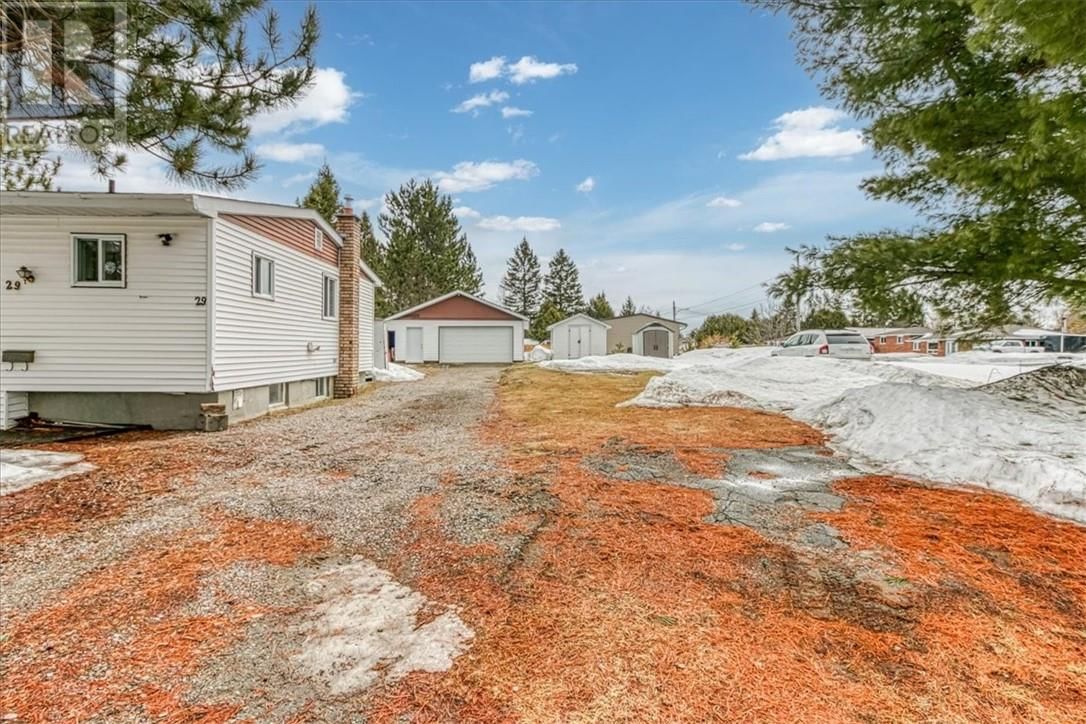 29 ARLINGTON DRIVE Image 6