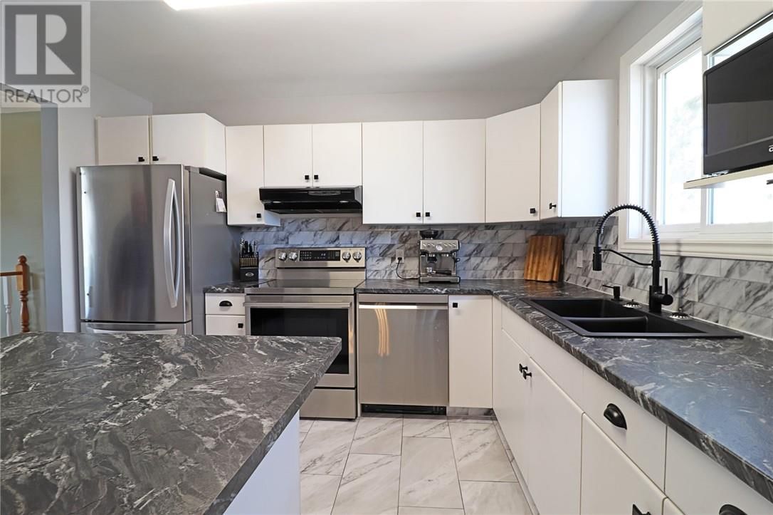 3274 PERCY AVENUE Image 10