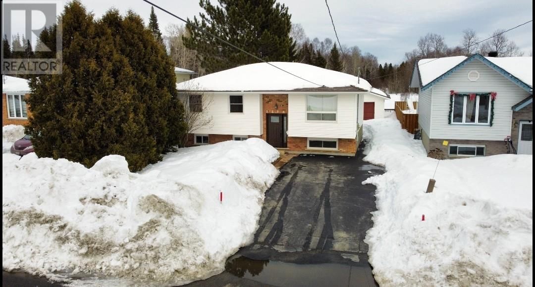 3274 PERCY AVENUE Image 28