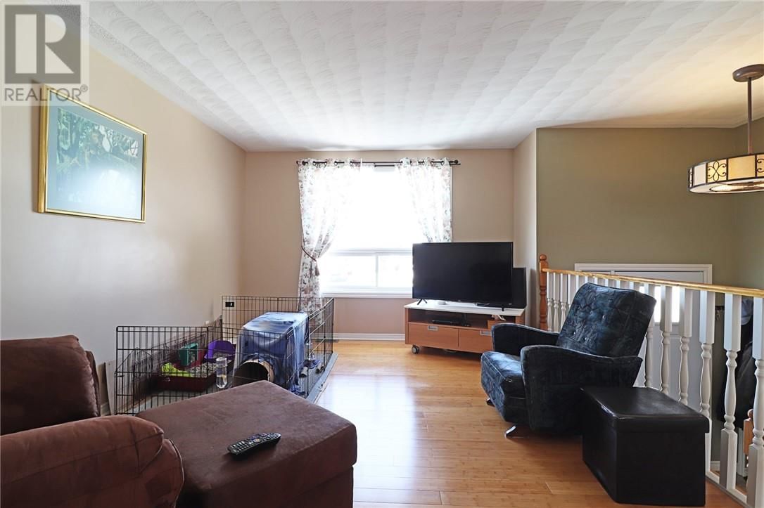 3274 PERCY AVENUE Image 6