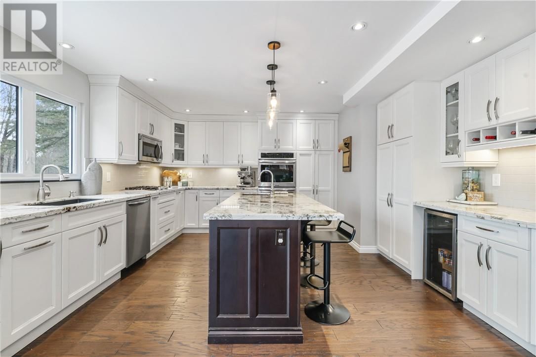 247 SPANISH RIVER DRIVE Image 12