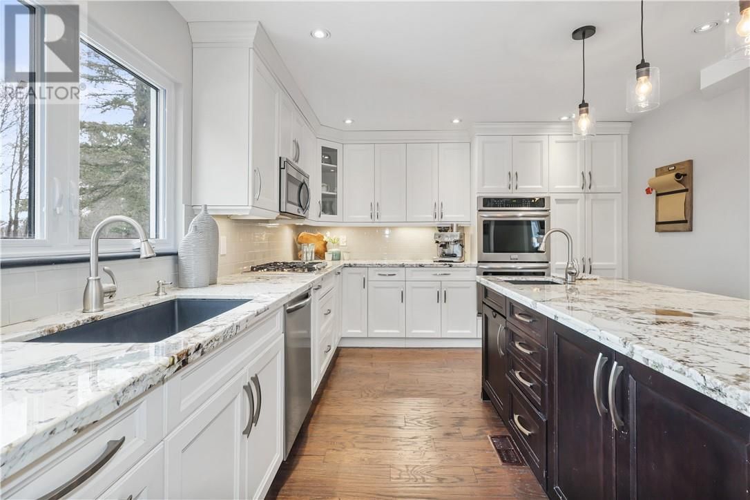 247 SPANISH RIVER DRIVE Image 14