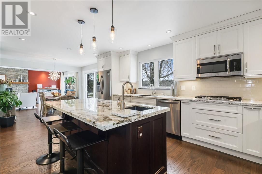 247 SPANISH RIVER DRIVE Image 16