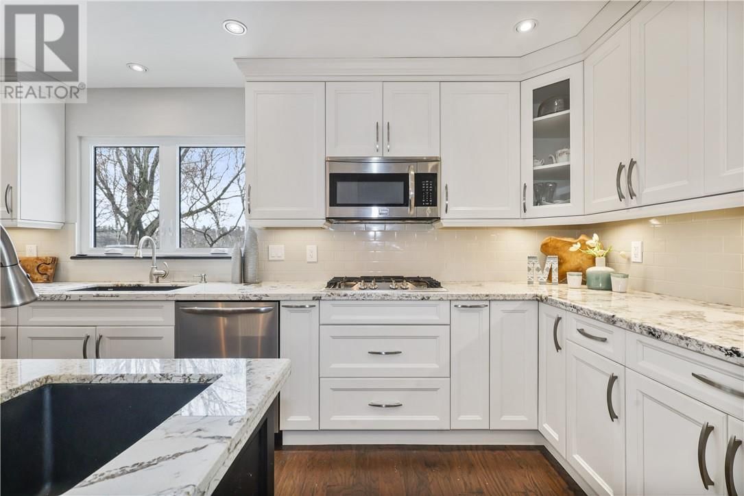 247 SPANISH RIVER DRIVE Image 17