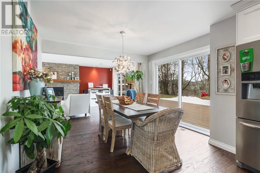 247 SPANISH RIVER DRIVE Image 18