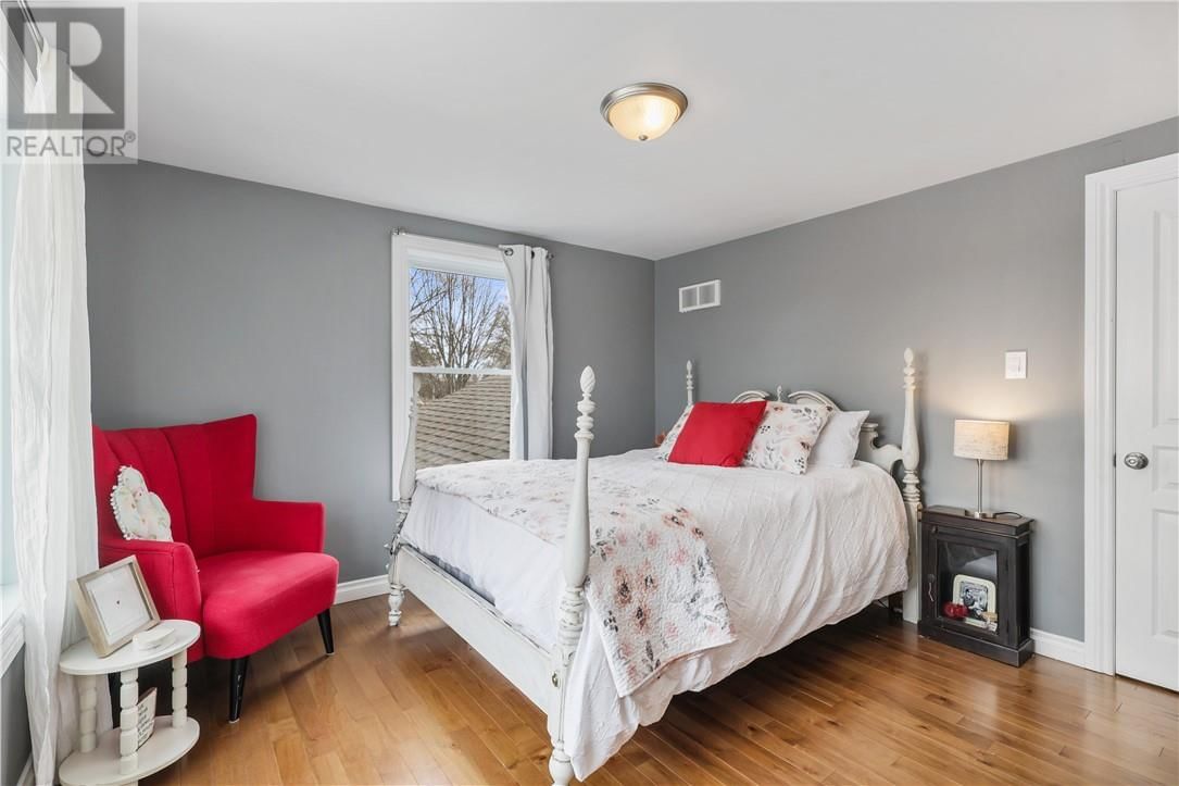 247 SPANISH RIVER DRIVE Image 32