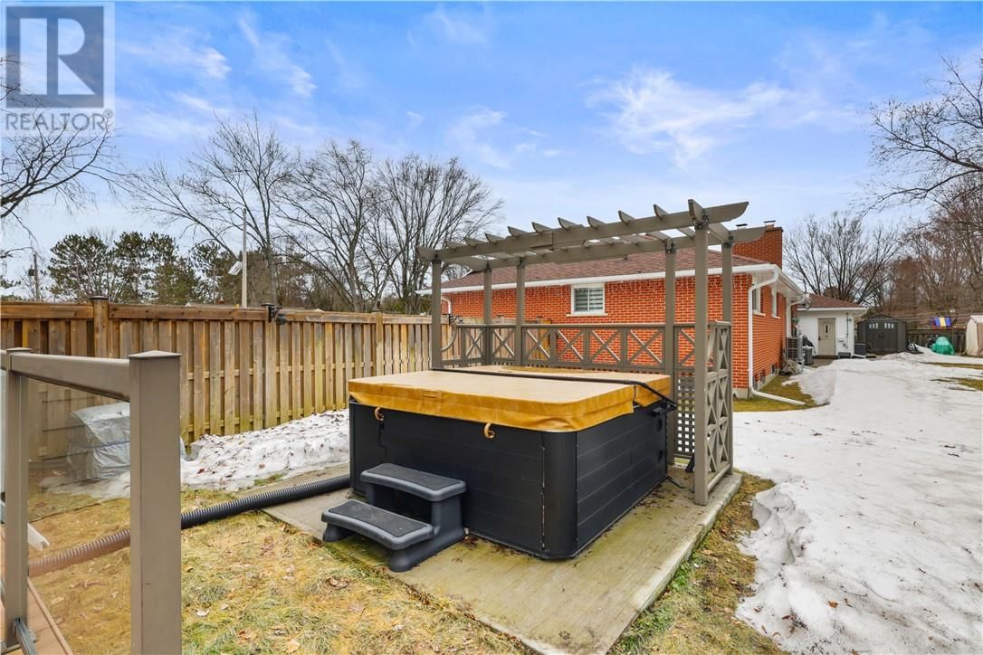 247 SPANISH RIVER DRIVE Image 5