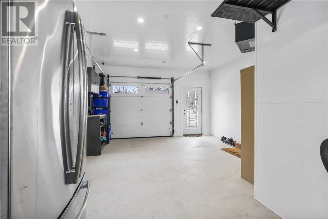 247 SPANISH RIVER DRIVE Image 8