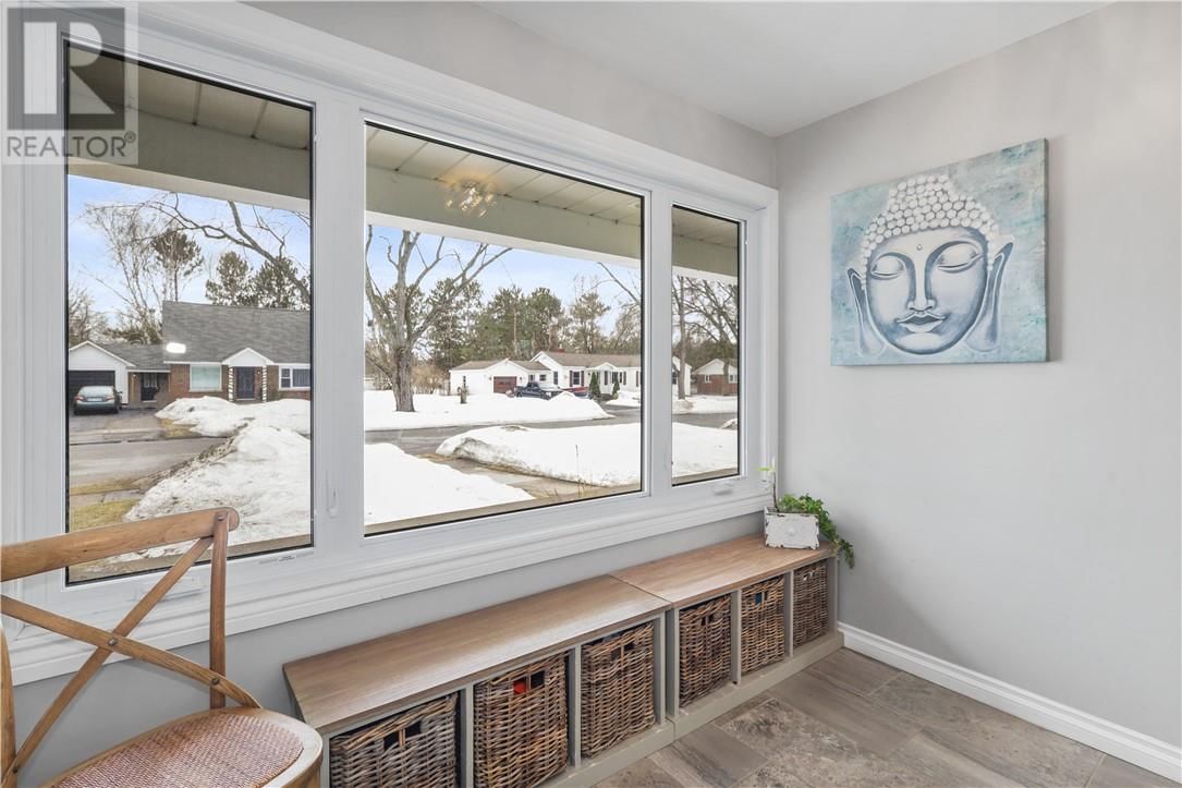 247 SPANISH RIVER DRIVE Image 9