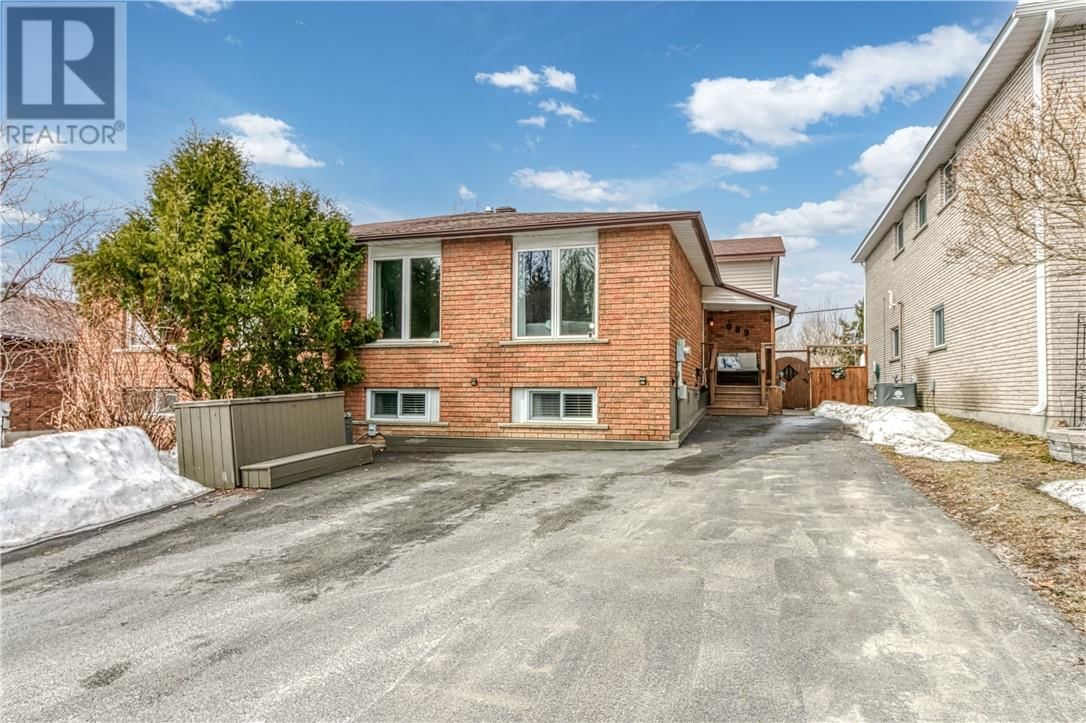 989 ARTHUR STREET Image 1