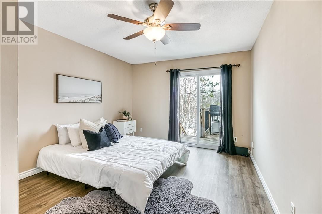 989 ARTHUR STREET Image 12